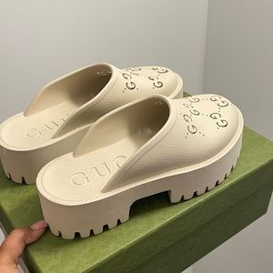 Women’s 11 Gucci Sandals
